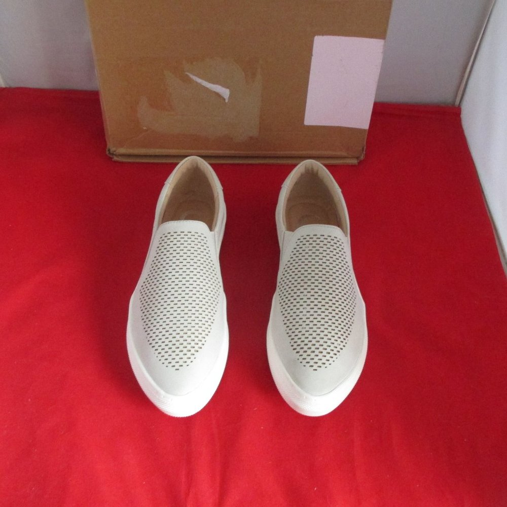 JOURNEE COLLECTION Women's Faybia Sneaker $85 - US Size 9 - Stone - #860